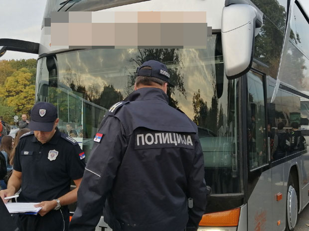 Чудан разлог иза отказивања екскурзија: Полиција зауставила 100 аутобуса, иако је већина била исправна!? 